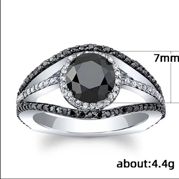 New 925 Silver Round shape Eye Sapphire Ring - Picture 4 of 4